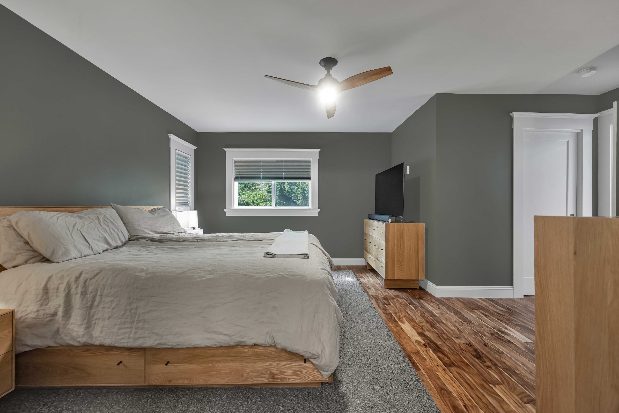 Remodeled primary bedroom in Redwood City