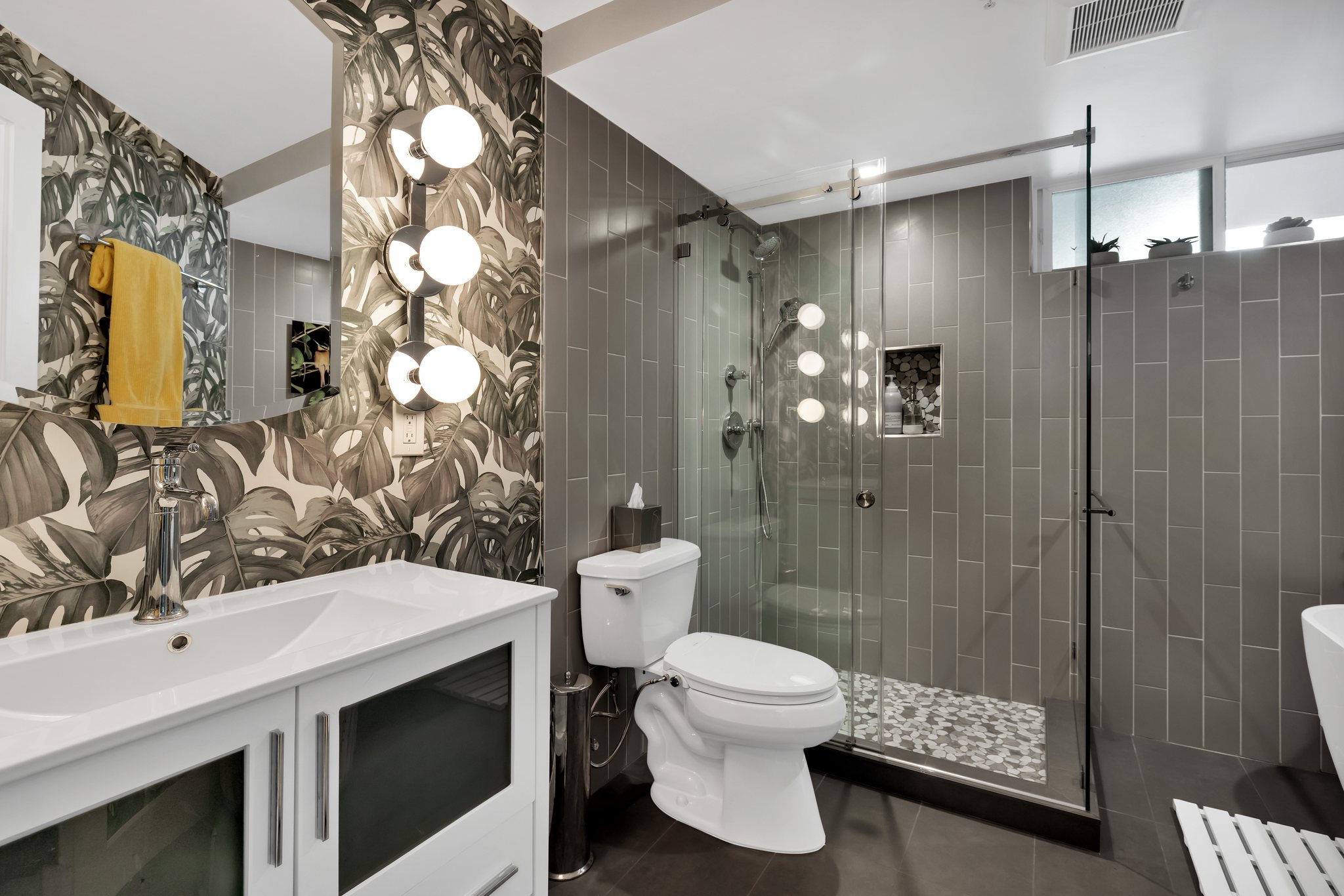 Bathroom remodel, Moss St San Francisco project by New Bay Builders