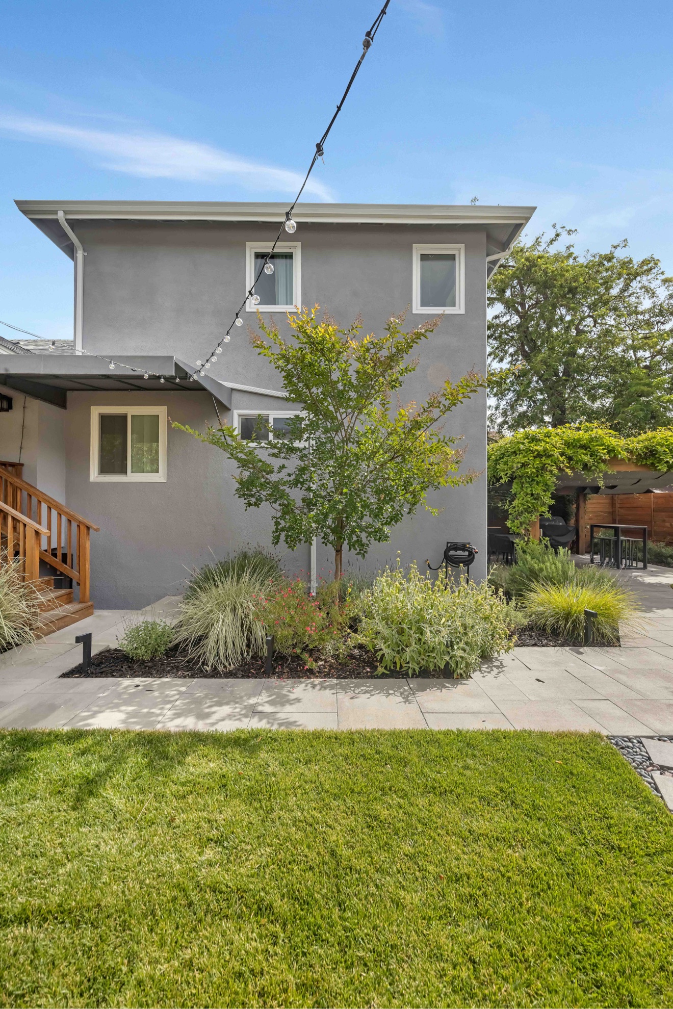 Backyard hardscape and planting in Redwood City